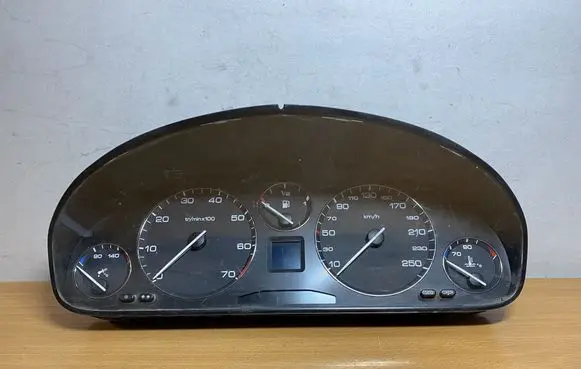 Peugeot 607 Speedometer (instrument cluster) 81115607 C3957