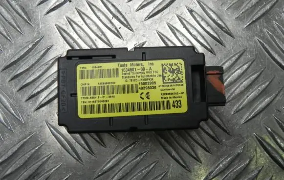 Tesla Model 3 Tire pressure control unit 103460100A G2633