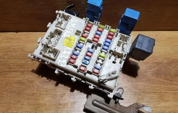 Nissan Almera N16 Fuse box set