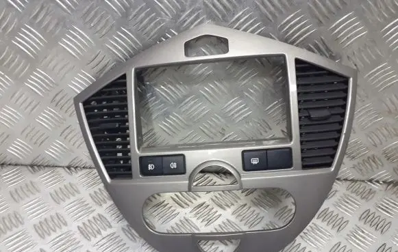 KIA Carens II Radio/GPS head unit trim 