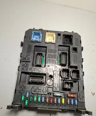 Citroen C4 II Fuse module 966405878001
