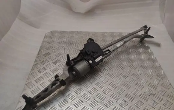 Mercedes-Benz CLS C218 AMG Front wiper linkage and motor 1397220667 1137328693 A2128201340