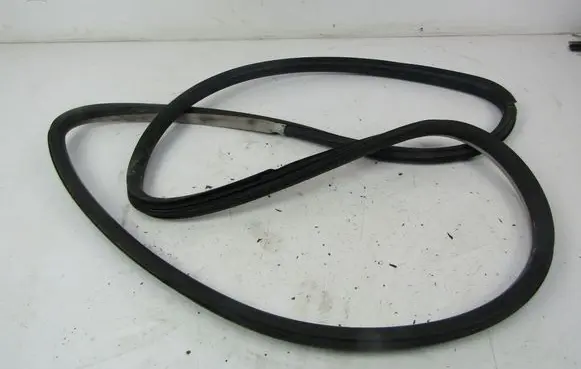 Volkswagen Polo III 6N 6N2 6NF Front door rubber seal 