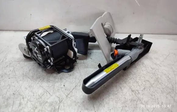 Infiniti Q50 Front seatbelt 0642419