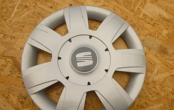 Seat Leon (1P) R16 wheel hub/cap/trim 1P0601147