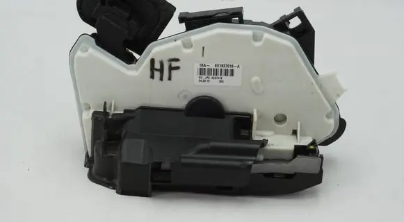 Skoda Fabia Mk3 (NJ) Front door lock 6V1837016A