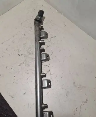 BMW 7 F01 F02 F03 F04 Fuel distributor 7547600