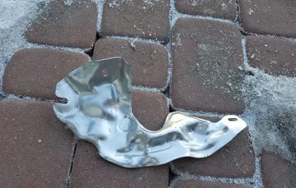 Opel Vivaro Heat shield in engine bay 140137733R