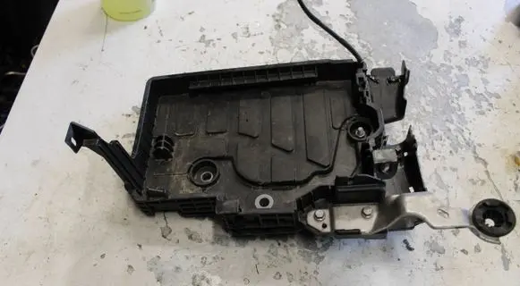 Dacia Logan III Battery box tray 648946748R 648948037R 648946868R