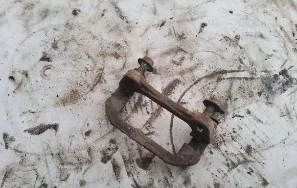 Chevrolet Nubira Brake caliper pad carrier rear 