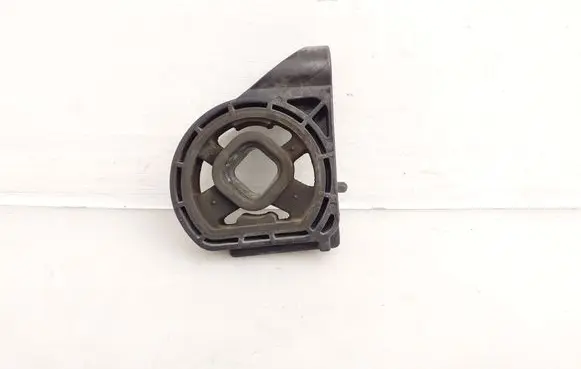 Radiator mount bracket