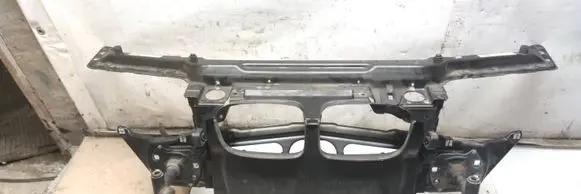 BMW 3 E46 Radiator support slam panel 8202831