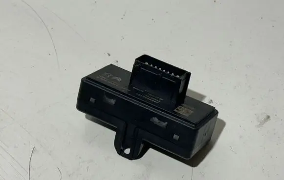 Citroen C5 Aircross Seat heating relay 9810486880
