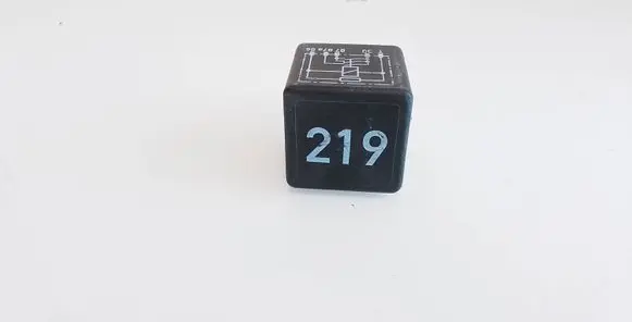 Volkswagen PASSAT B5 Other relay 443951253AA 899574000