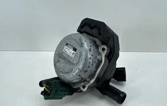 Nissan Leaf II (ZE1) Electric auxiliary coolant/water pump 215815SA0A