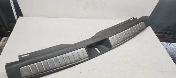 Trunk/boot sill cover protection