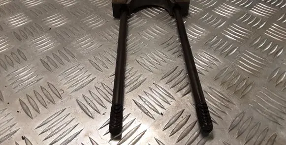 Volkswagen Touareg I Crankshaft Holder 
