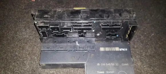 Mercedes-Benz E W210 Fuse box set 0195455632 304587