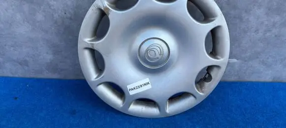 Mazda 121 SM R14 wheel hub/cap/trim BCIF37170
