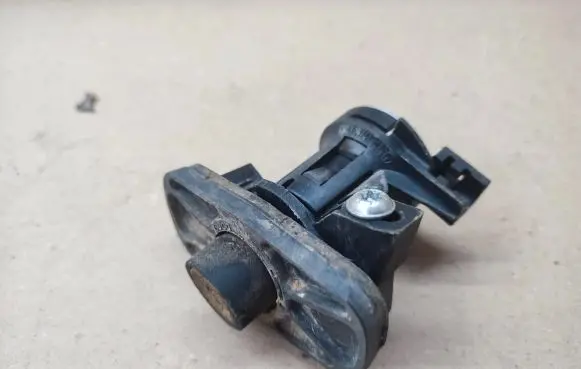 Mercedes-Benz E W212 Tailgate exterior lock A2047500061