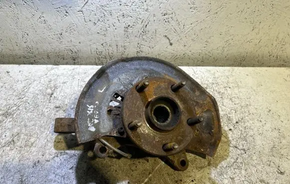 Toyota Avensis Verso Front wheel hub