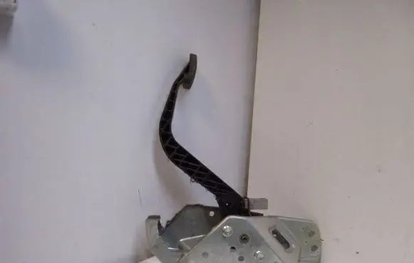 Opel Zafira B Clutch pedal 1319250355701396