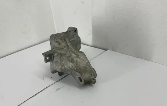 Mercedes-Benz Vito Viano W447 Engine mount bracket A6542230304