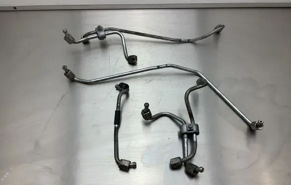 Lexus IS 220D-250-350 Fuel injector supply line/pipe 