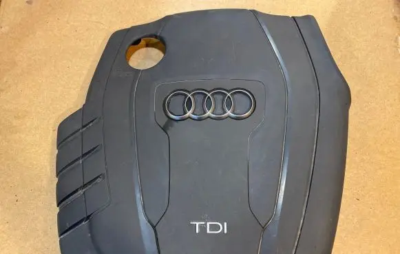 Audi A5 Sportback 8TA Engine cover (trim) 03L103925AB