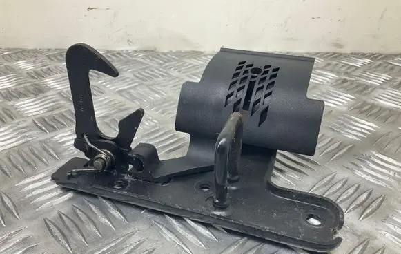 Audi TT TTS Mk2 Engine bonnet/hood lock/latch loop/hook 8J0823480C