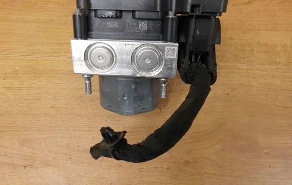 Nissan Qashqai ABS Pump 47660HV44C 0265956487 0265290075