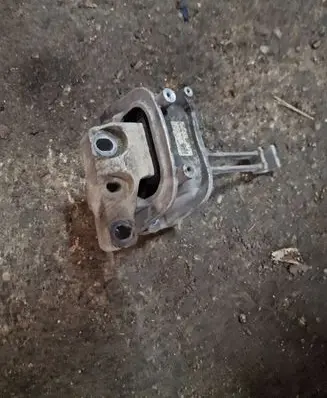 Skoda Superb B8 (3V) Engine mount bracket