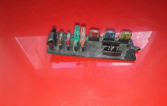 Citroen Berlingo Fuse box cover 9637466280