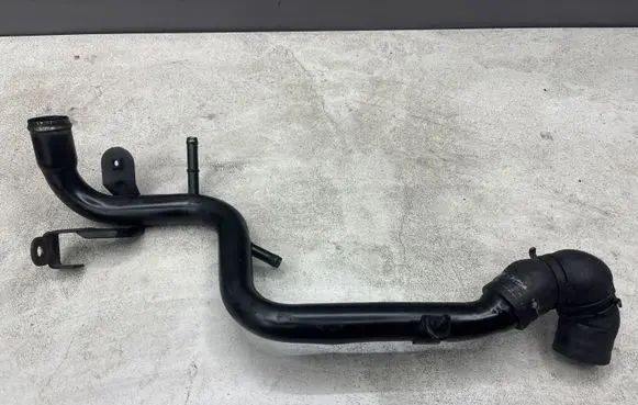 Engine coolant pipe/hose