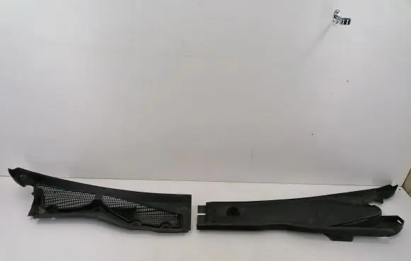 Cadillac CTS Wiper trim 25767759 25765426