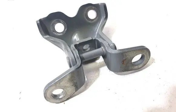 Hyundai Tucson TL Front door lower hinge A046057