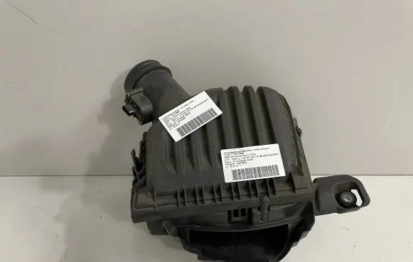 BMW 2 F45 Air filter box 7609482