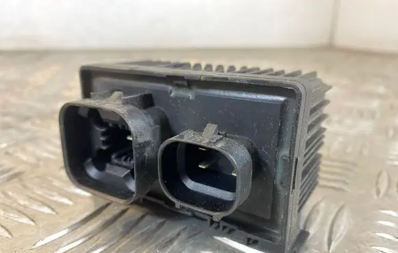 Opel Astra J Glow plug pre-heat relay 55557761 51299045