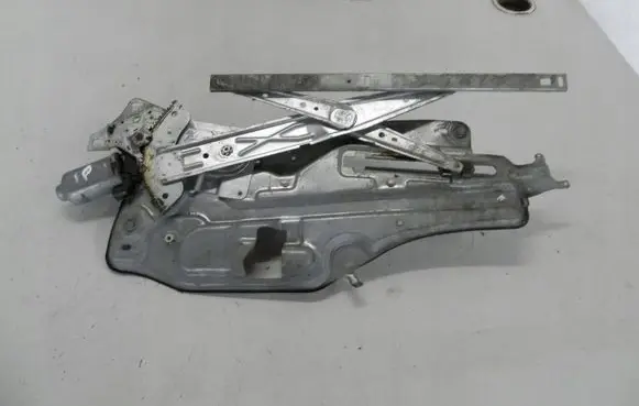 Renault Laguna I Front door window regulator with motor 