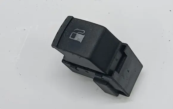 Volkswagen PASSAT B5.5 Fuel tank opening switch 1J0959833A