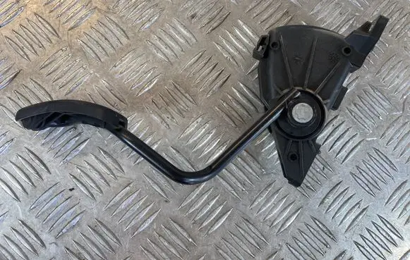 Opel Vivaro Accelerator throttle pedal 6PV00811914 7700313060