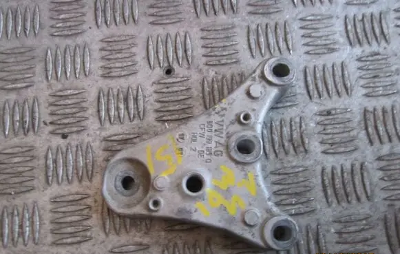 Skoda Fabia Mk1 (6Y) Engine mounting bracket 6Q0199185Q