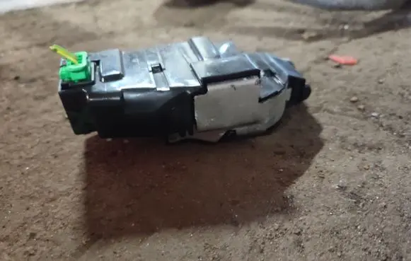 Loading door lock