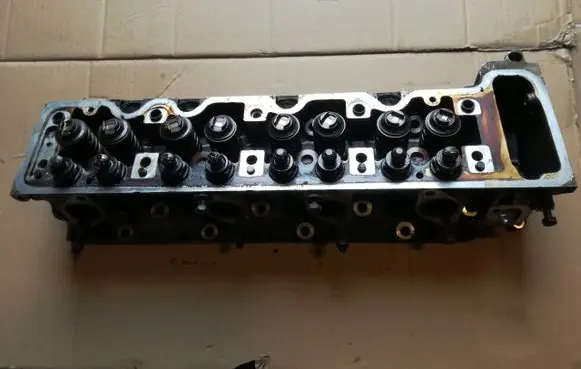 Mercedes-Benz SL R107 Engine head 