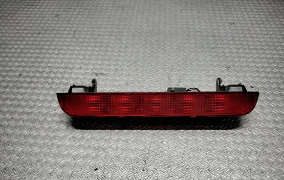 Nissan X-Trail T30 Third/center stoplight P1842