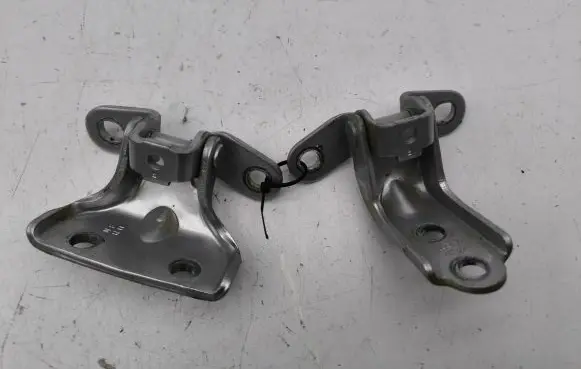 Rear door hinge set