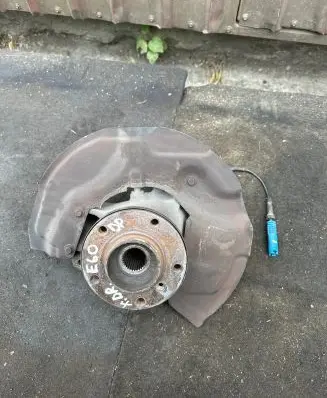 BMW 5 E60 E61 Front wheel hub spindle knuckle 6768316