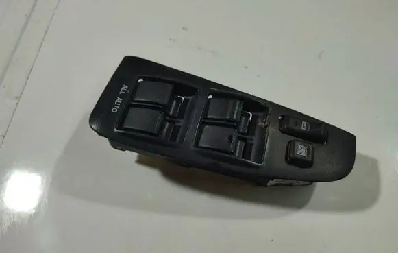 Toyota Avensis T250 Electric window control switch 54035144