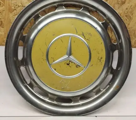 R14 wheel hub/cap/trim