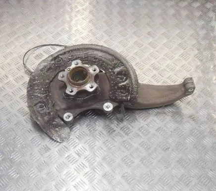 BMW 5 G30 G31 Front wheel hub 6874632